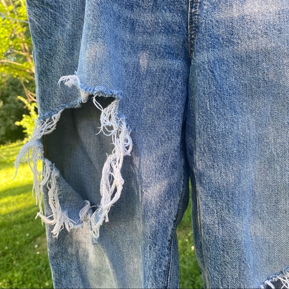 American Eagle Ripped Curvy Mom Jeans - Picture 6 of 8